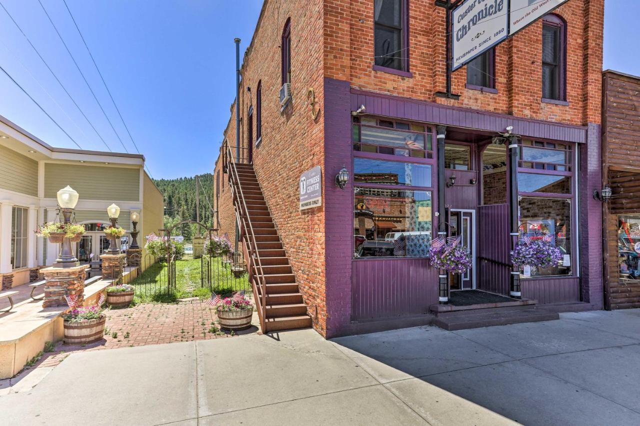 Custer Apt In Heart Of Town Shop, Dine, Hike Bagian luar foto