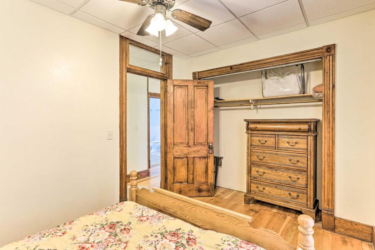 Custer Apt In Heart Of Town Shop, Dine, Hike Bagian luar foto