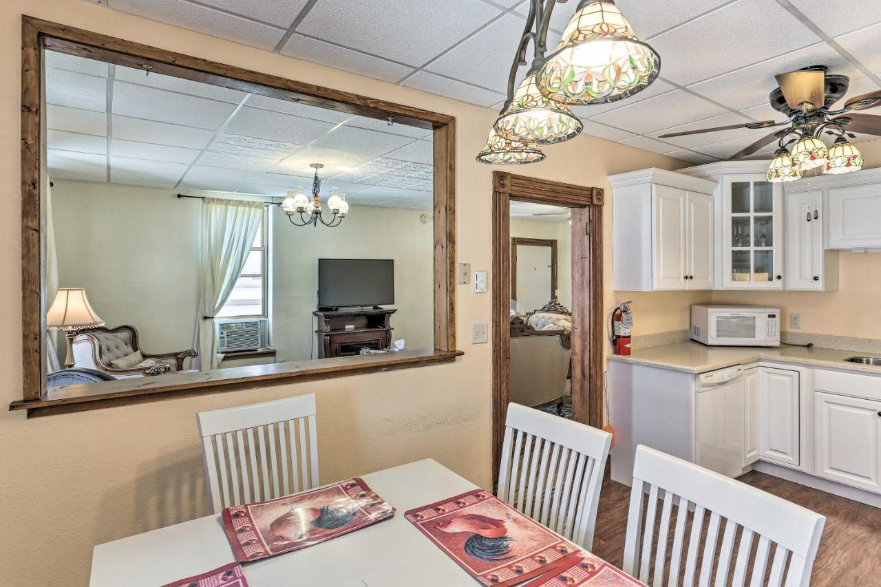 Custer Apt In Heart Of Town Shop, Dine, Hike Bagian luar foto