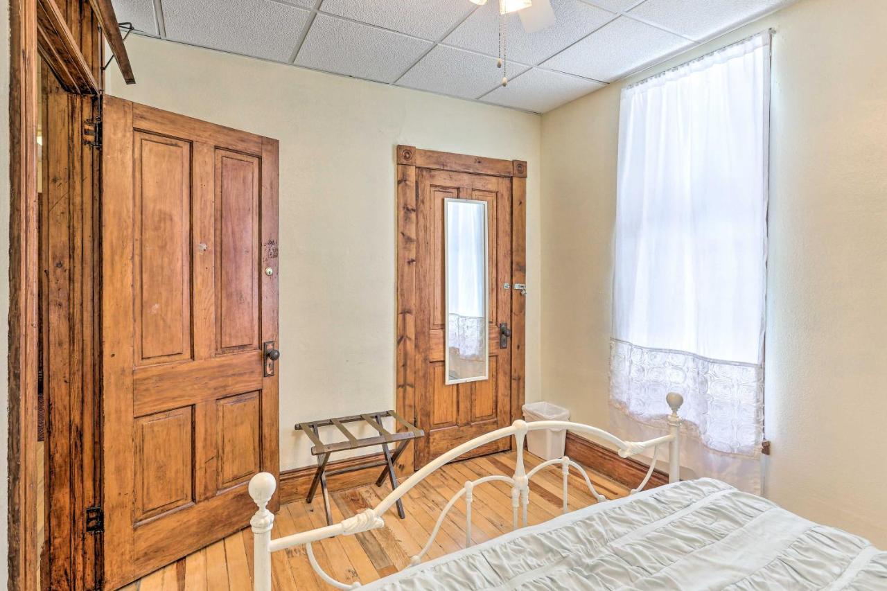 Custer Apt In Heart Of Town Shop, Dine, Hike Bagian luar foto