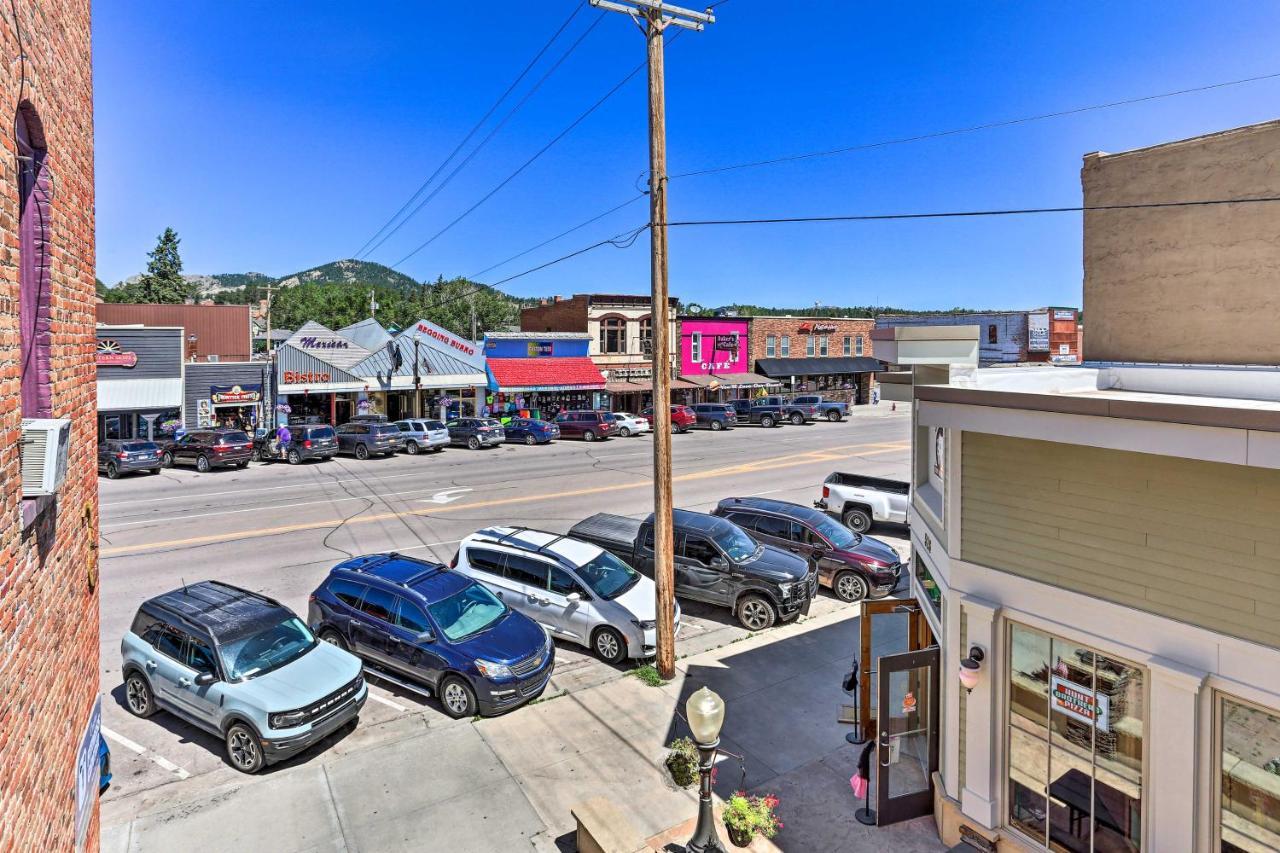 Custer Apt In Heart Of Town Shop, Dine, Hike Bagian luar foto