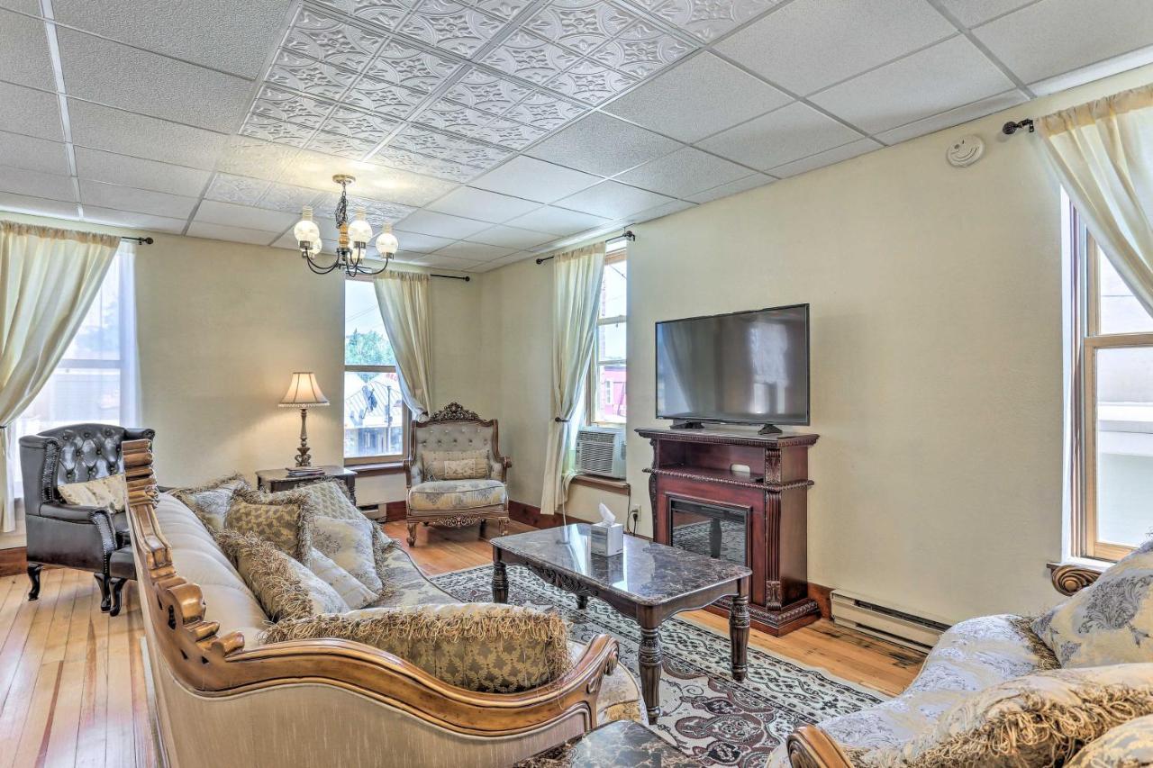 Custer Apt In Heart Of Town Shop, Dine, Hike Bagian luar foto