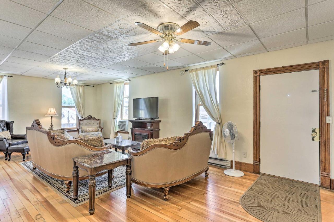 Custer Apt In Heart Of Town Shop, Dine, Hike Bagian luar foto