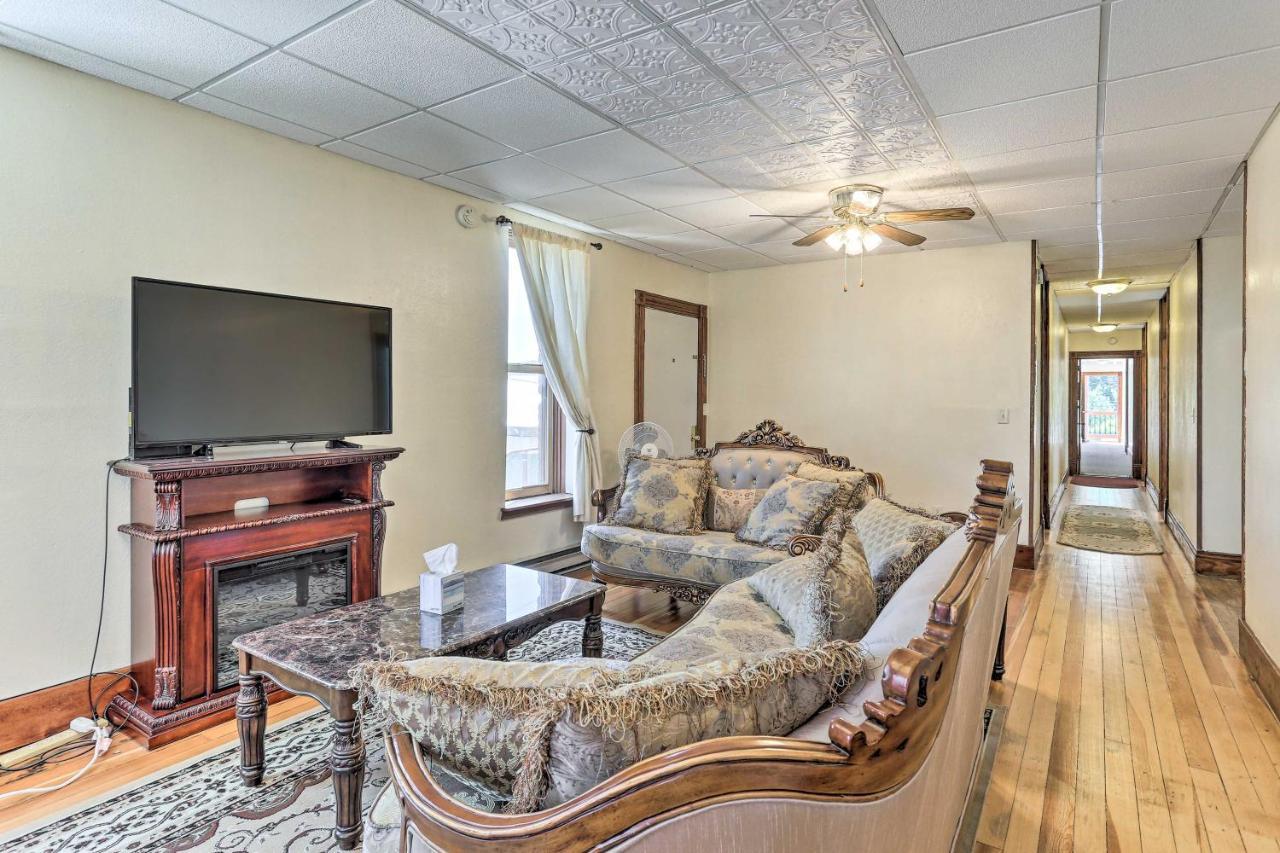 Custer Apt In Heart Of Town Shop, Dine, Hike Bagian luar foto