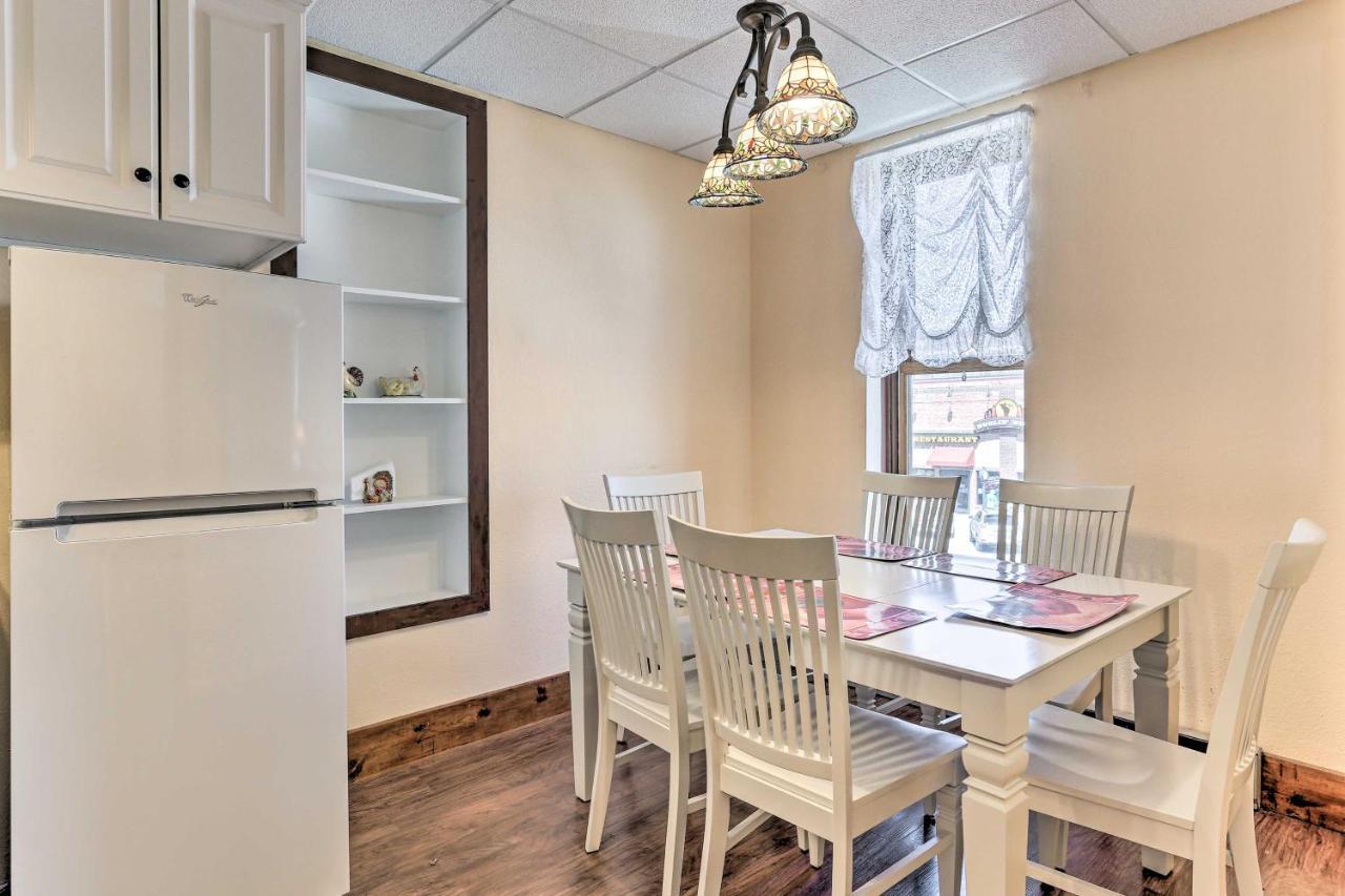 Custer Apt In Heart Of Town Shop, Dine, Hike Bagian luar foto