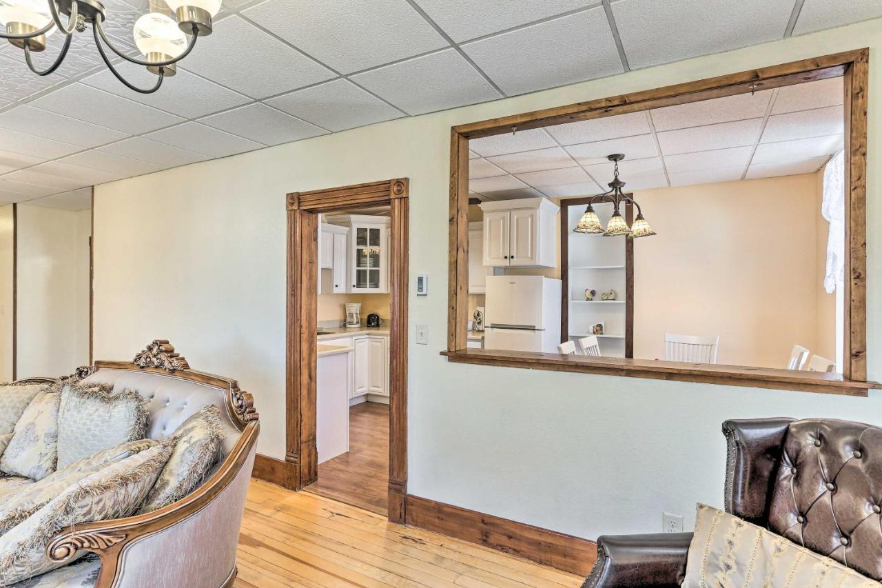 Custer Apt In Heart Of Town Shop, Dine, Hike Bagian luar foto