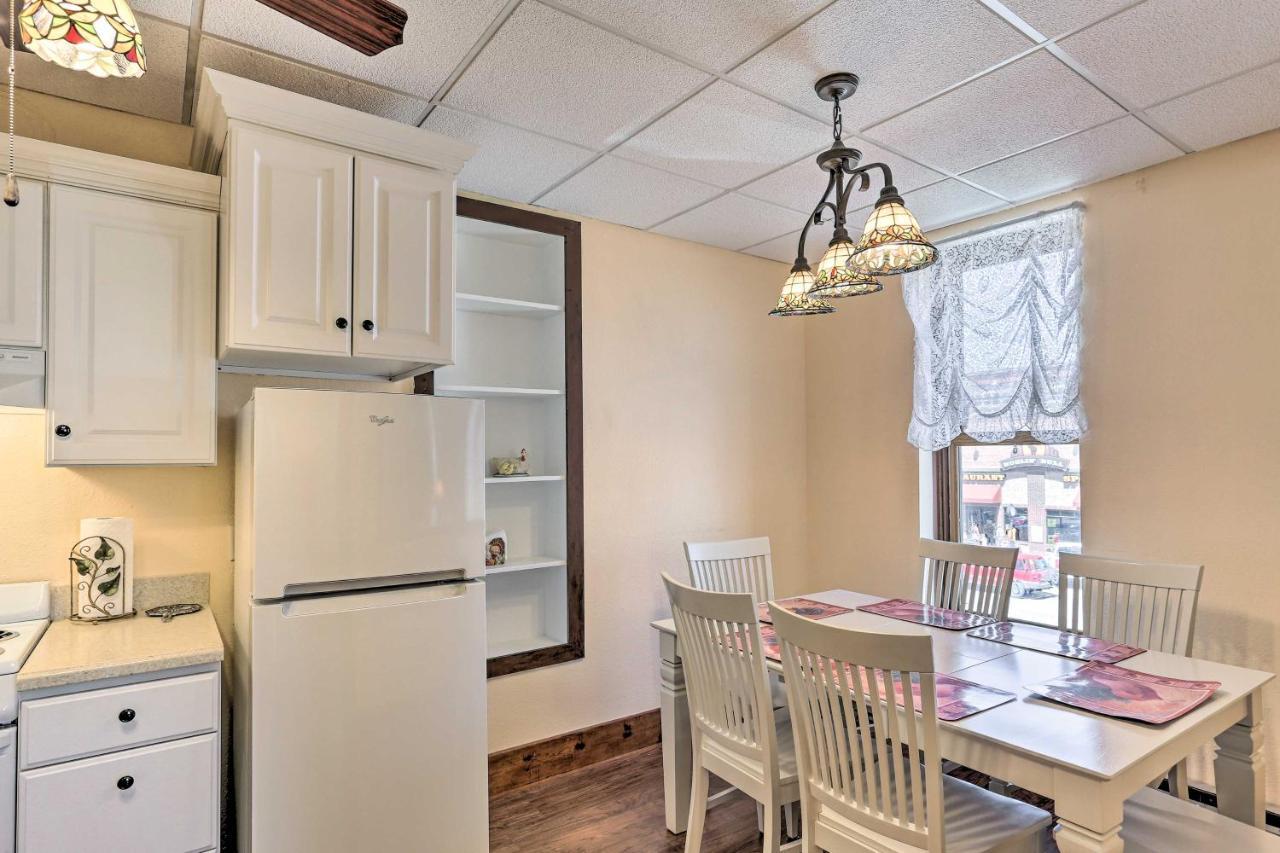 Custer Apt In Heart Of Town Shop, Dine, Hike Bagian luar foto